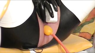 Threesome in the clinic to enjoy between apparature and sexy lesbians - 3 image