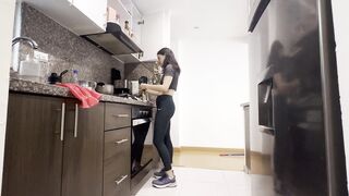 My best friend and I are hiding a secret in the laundromat - 5 image