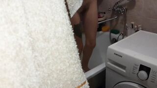 I spy on my inexperienceder step sister in the bathroom and jerk off - 1 image