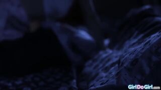 Jenna Sativa & Lexi Belle get naughty with each other while Santa's away