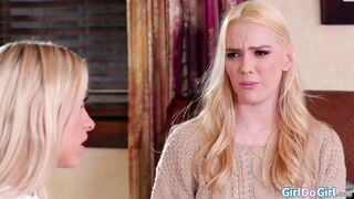 Khloe Kapri & Kenna James experiment with each other's bodies in hot lesbian action