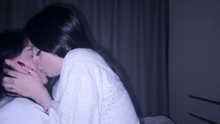 Hazel Eyes and Crush share a rough tongue-in-cheek party in the living room - 4 image