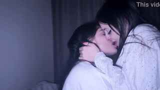 Hazel Eyes and Crush share a rough tongue-in-cheek party in the living room - 8 image