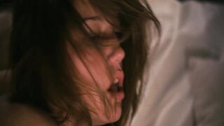 Lea Seydoux and her French celebrity girlfriend indulge in steamy lesbian action - 8 image