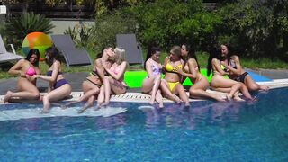 Nine lesbians fuck and licking each other pussy - 4 image
