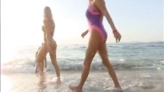 Lesben nackt am Strand - 13 image