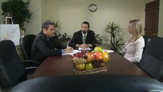 Angestellte voegelt die Frau vom Chef im Buero - 5 image