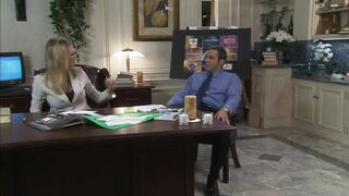 Angestellte voegelt die Frau vom Chef im Buero - 6 image