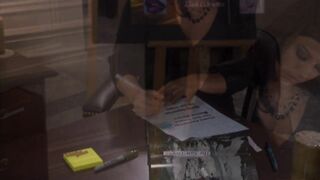 Angestellte voegelt die Frau vom Chef im Buero - 7 image